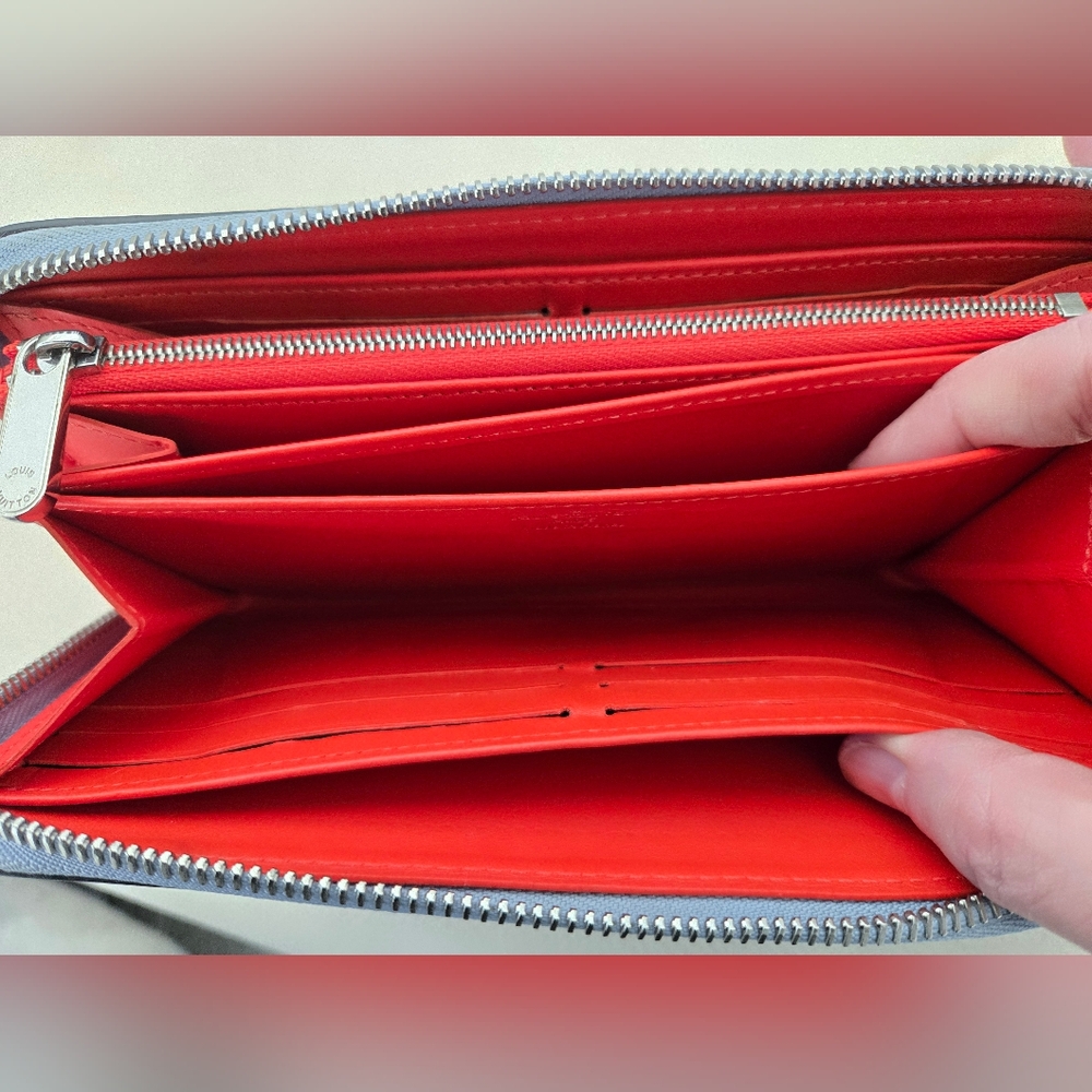 Rare color combo Mahina Zippy Wallet Blue Nuage EUC with a red orange interio - Picture 11 of 16
